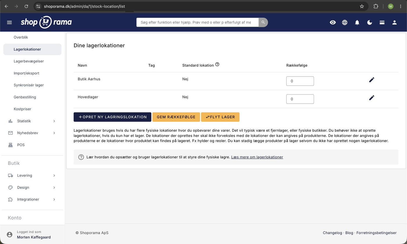 Lagerlokationssiden med lokationerne Butik Aarhus og Hovedlager, kolonner for standard lokation og rækkefølge samt knapper til at oprette og flytte lager.
