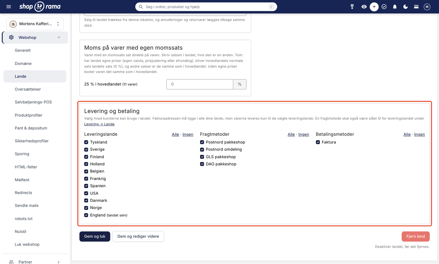 Kortet Levering og betaling på landet England med teksten om, at fakturaadressen må ligge i alle dine lande, mens varerne kun leveres til de valgte leveringslande. Tre lister med Alle · Ingen: Leveringslande med bl.a. Tyskland, Sverige, Finland, Danmark, og England (landet selv), Fragtmetoder med Postnord pakkeshop, Postnord omdeling, GLS pakkeshop, og DAO pakkeshop, og Betalingsmetoder med Faktura. Alt er valgt.